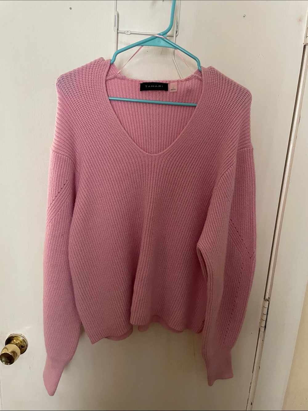Tahari v neck long sleeve sweater
